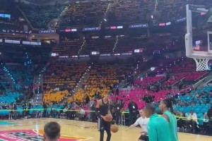 这腿看着真细啊！文班赛前罚球练习备战季后赛！